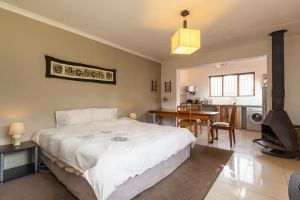 airbnb accommodation johannesburg Modern charm for gourmets - Melville Cottage